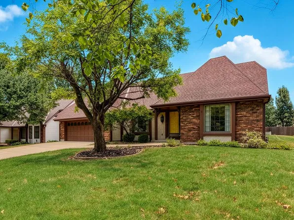 6719 Hauser Dr, Shawnee, KS 66216