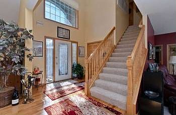 Entry to Upper Level