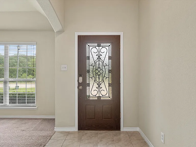 1409 Hidden Creek Dr — Photo 4