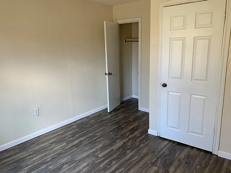 606 N Pesotum Ave — Photo 2