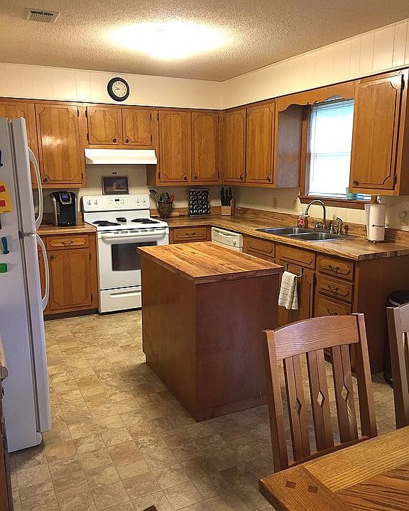 1st image of 715 Meadowbrook Dr