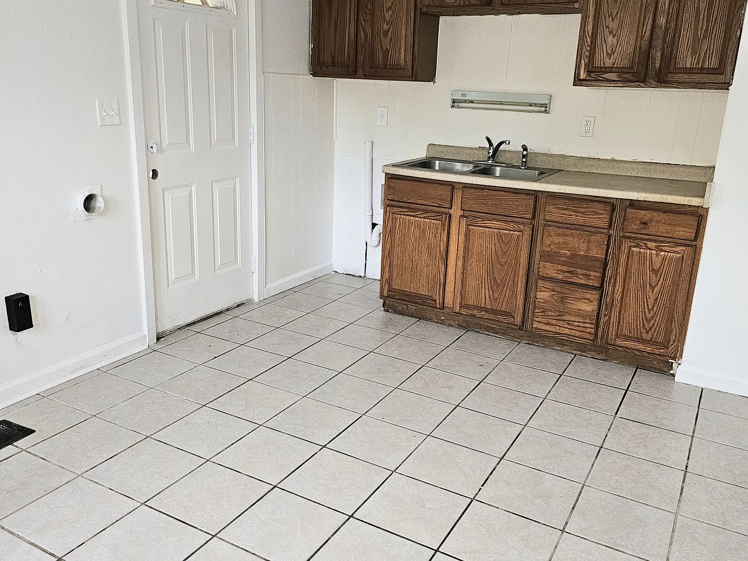 3 bed, 884 sqft, $1,000 — Photo 4