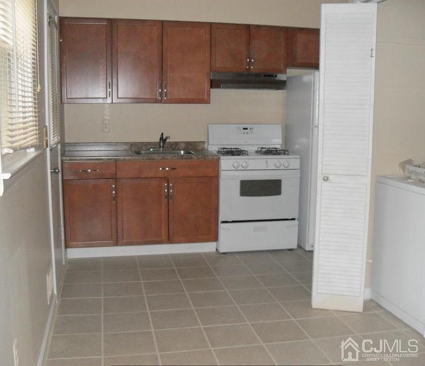 2nd image of 743-745 1st St