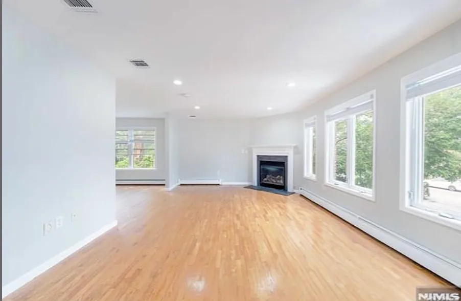 3 bed, $3,400 — Photo 2