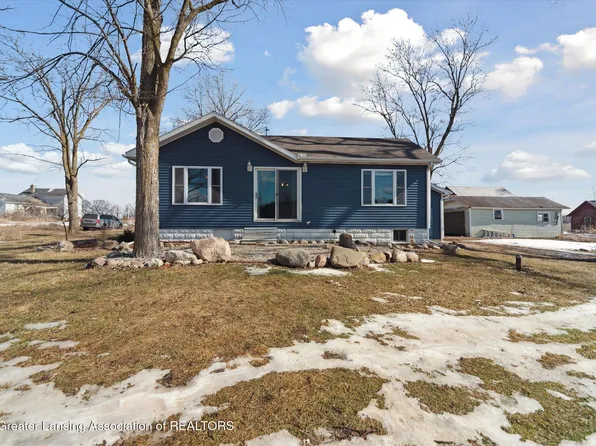 2614 E Walker Rd, Saint Johns, MI 48879
