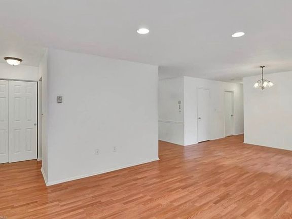 5th image of 178 Amberly Dr Unit G
