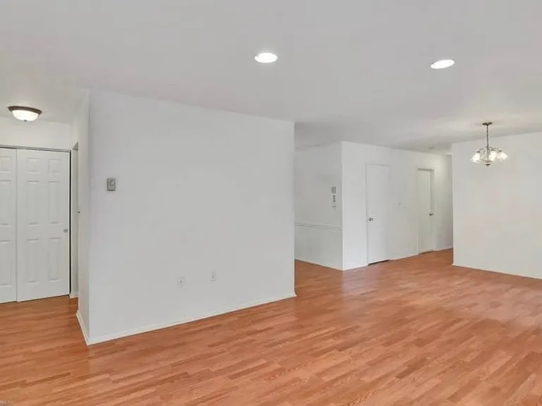 178 Amberly Dr #G — Photo 5