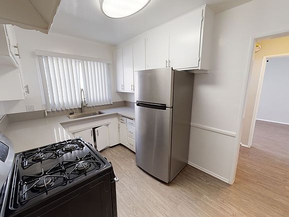 2nd image of 5309 Whitsett Ave APT 6