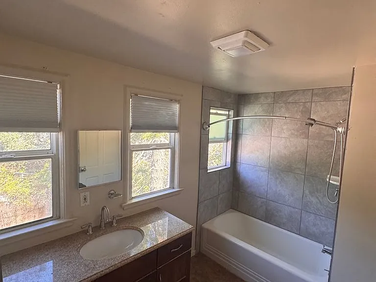 567 Hathway Ave — Photo 3