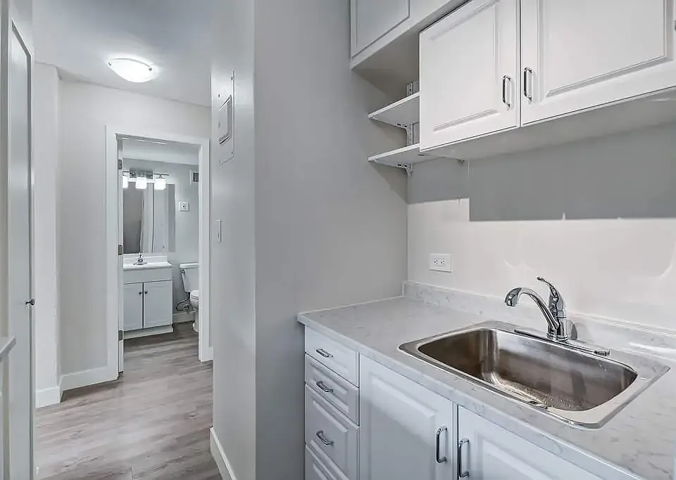 328 Saskatchewan Cres E