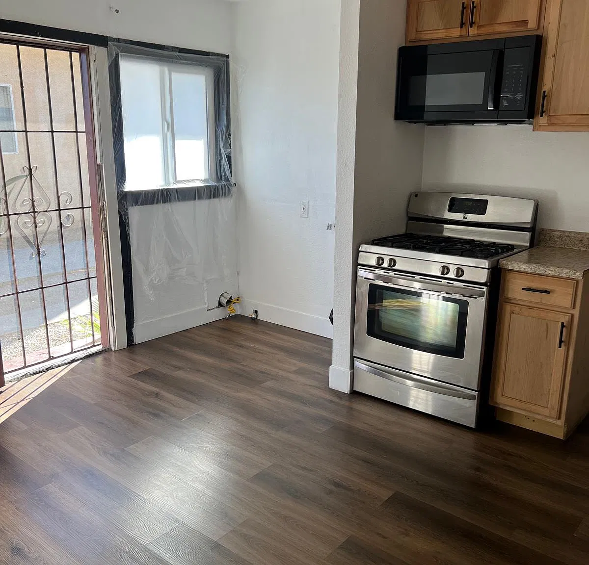 1039 N Pershing Ave — Photo 2