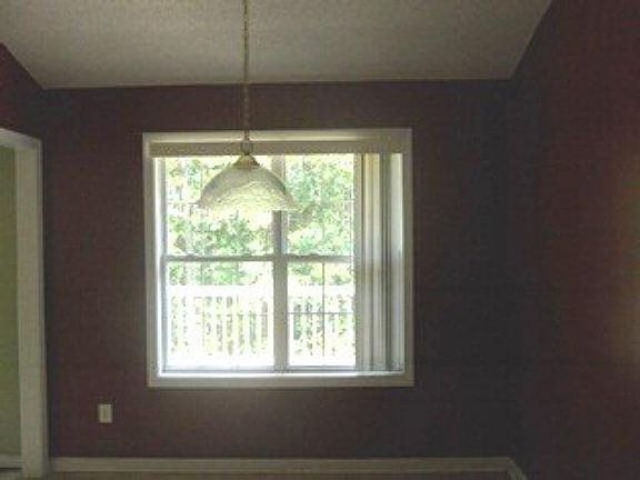 5th image of 39 Greatwood Dr