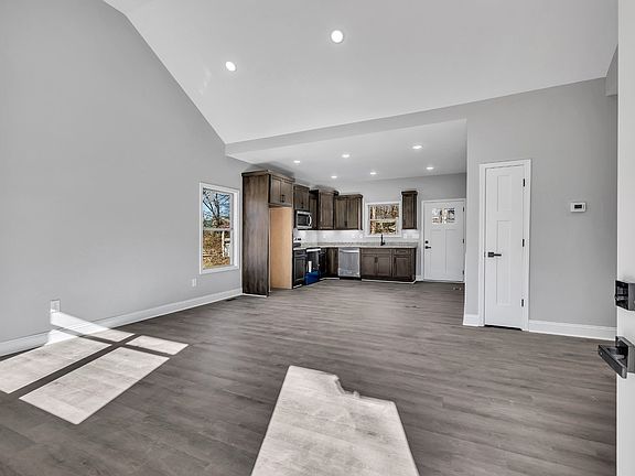 3rd image of 416 W 2nd Ave