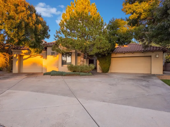 8725 Royal Glo Dr NE, Albuquerque, NM 87122
