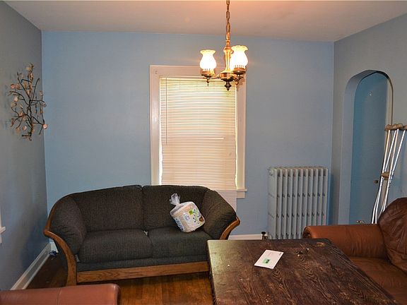 5th image of 910 5th Avenue #1