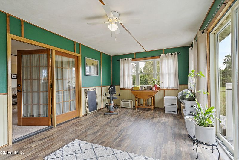 5th image of 854 Queen Anne Road