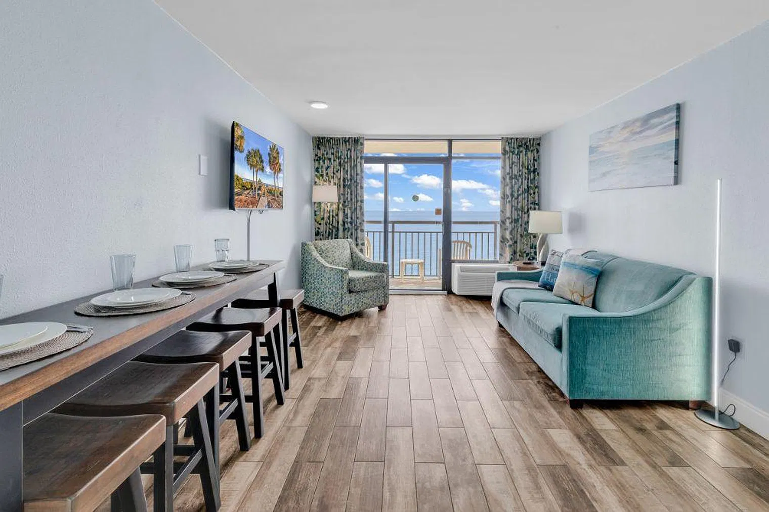 1 bed, 1.0 bath, 548 sqft, $5,869 — Photo 2