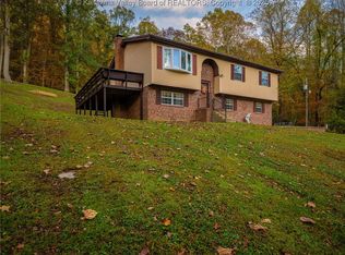 397 Harmons Creek Rd, Poca, WV 25159