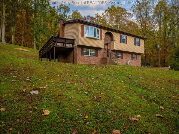 397 Harmons Creek Rd, Poca, WV 25159