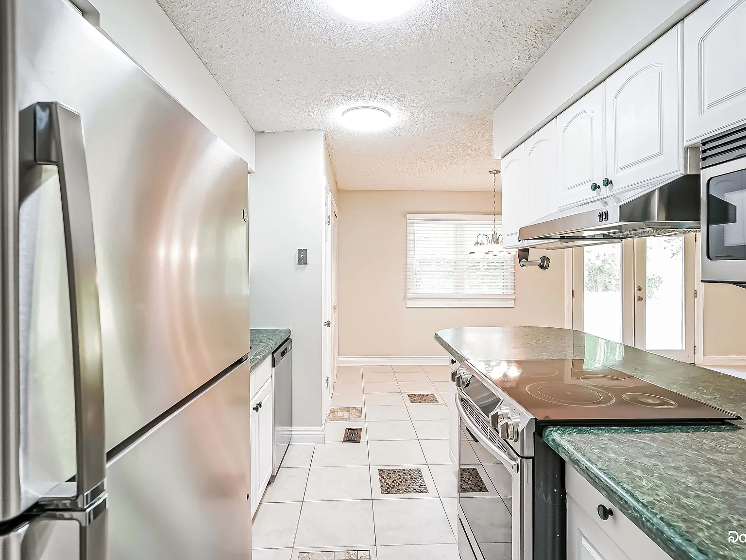 3 bed, 2.0 bath, 1519 sqft, $2,155 — Photo 3