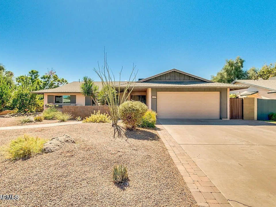 831 E Stephens Dr