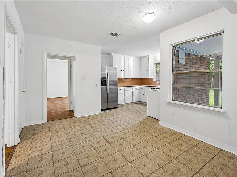 4029 McDermed Dr — Photo 8