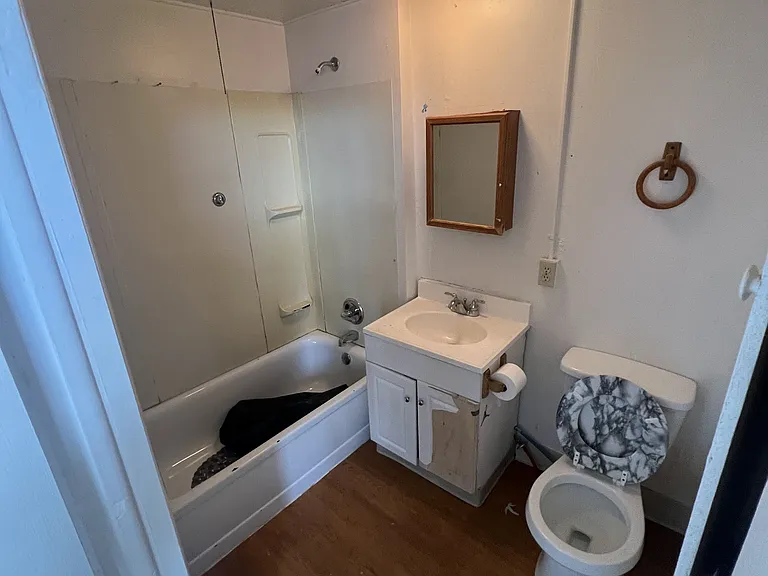 1221 4th Ave #3 — Photo 3