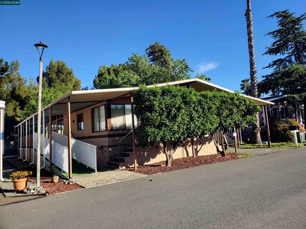 16 Surf Dr, Pittsburg, CA 94565