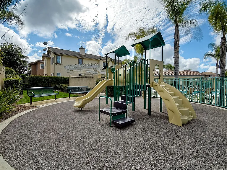 10055 Fieldthorn St — Photo 37