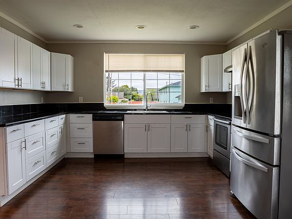 4th image of 1056 6th St