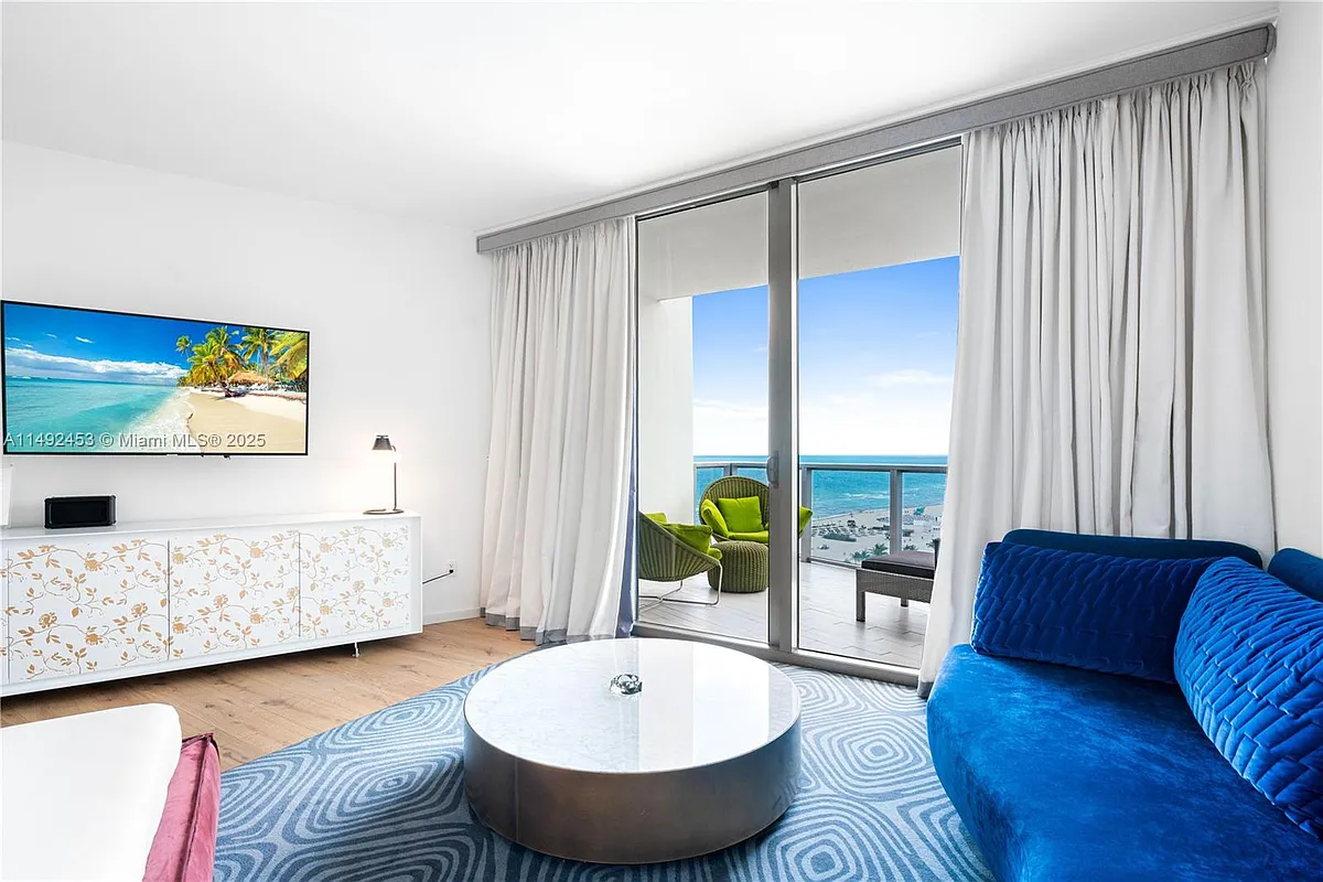 Building Photo - 2201 Collins Ave #1226