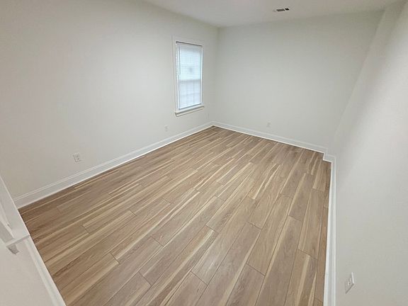 4th image of 102 Cushing St