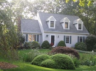 30 Point Arrowhead Rd, Guilford, CT 06437