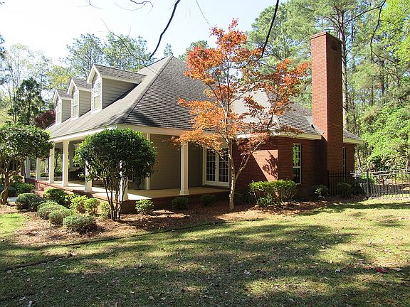 SIDE VIEW OF PORCH