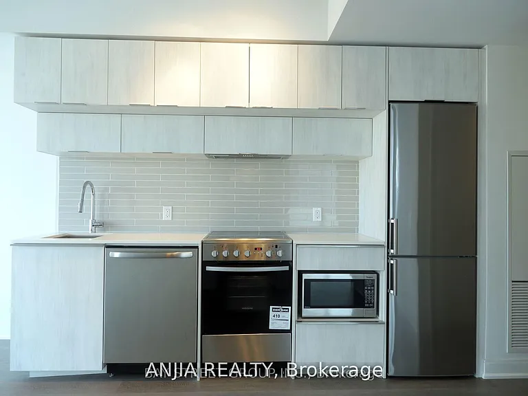 181 Dundas St E #2711 — Photo 3