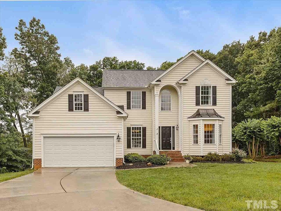 1st image of 901 Savannah Ct