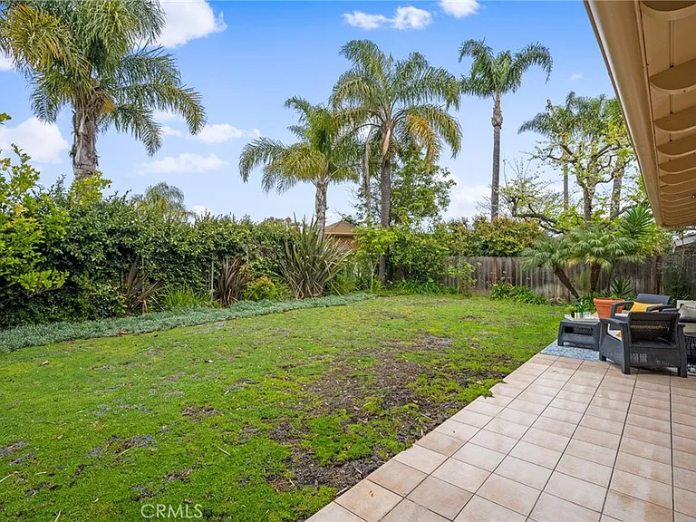 1557 Granvia Altamira — Photo 49