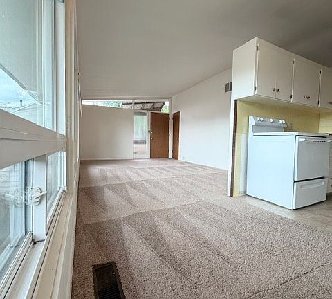 2nd image of 2501 NE 115th St APT B
