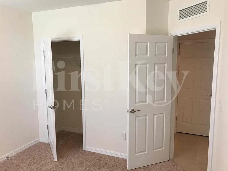 217 NW 9th St — Photo 14