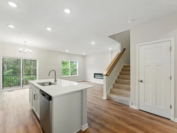 678 Tulare Ter, Newport, MN 55055