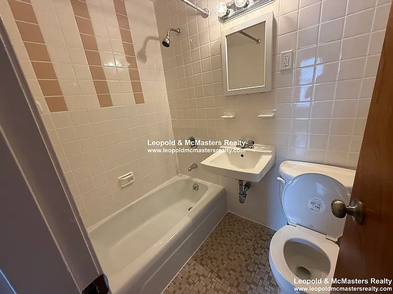 North Beacon St Brighton Apartments — Photo 29