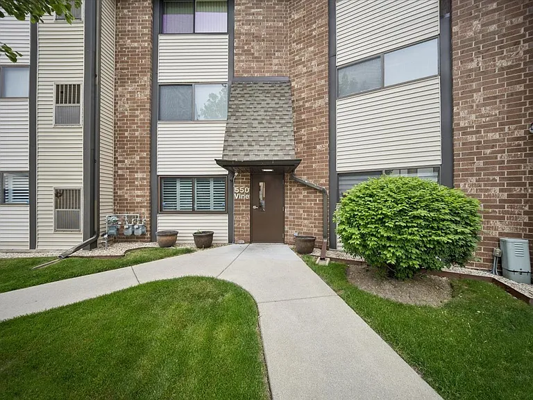 550 Vine Ave #104 — Photo 2