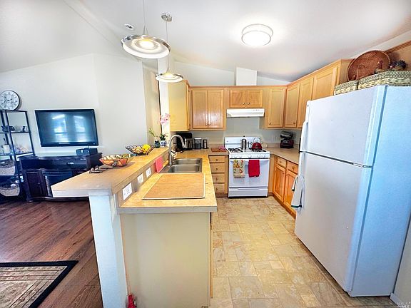 3rd image of 2130 Redwood Highway #D8