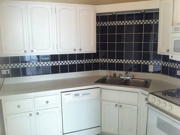 3rd image of 3200 N Lakeshore APT 2411
