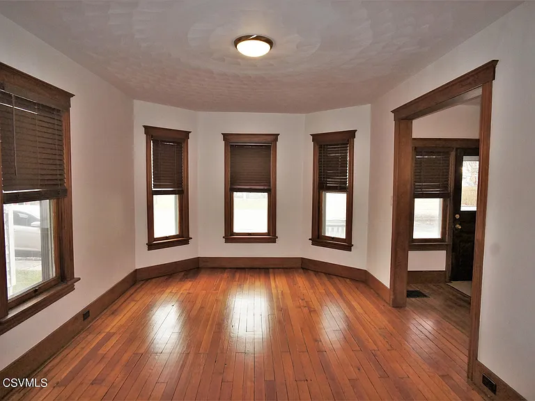 305 Walnut St — Photo 5