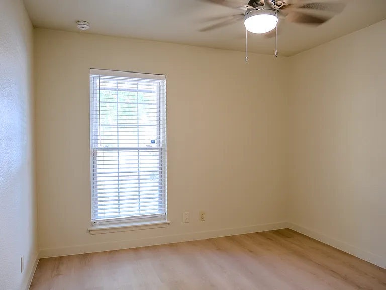 313 Renee Dr — Photo 13