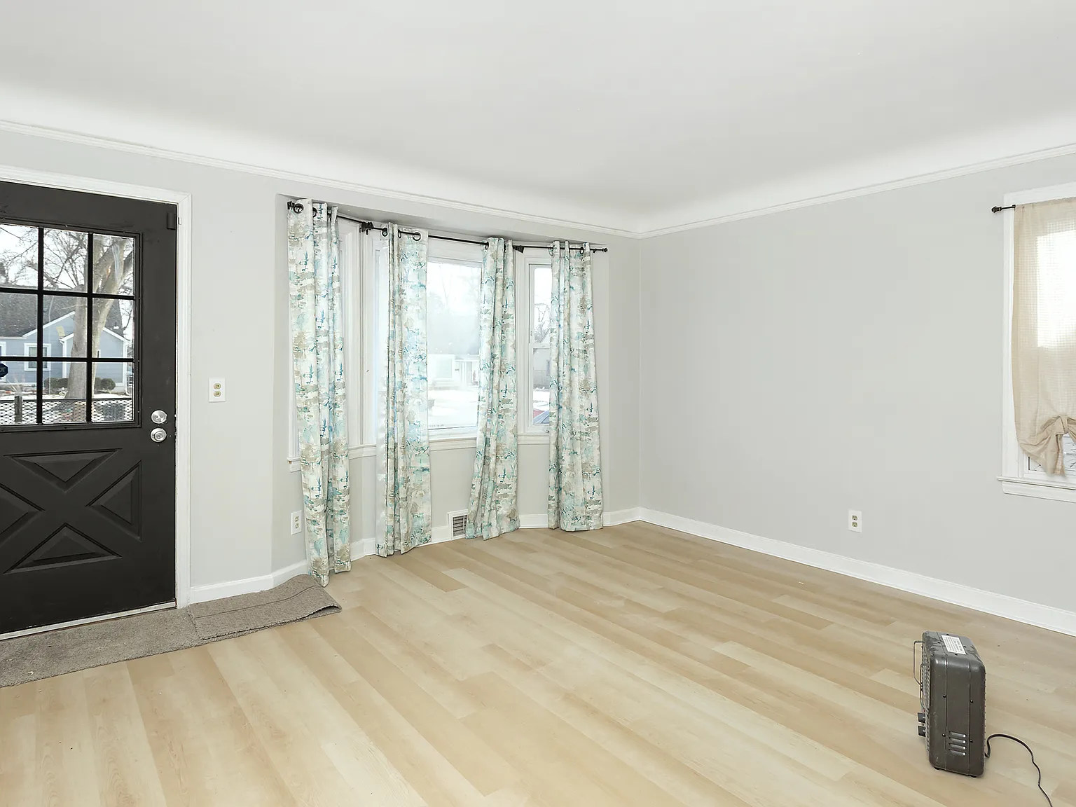 3 bed, 1.5 bath, 1197 sqft, $1,400 — Photo 2