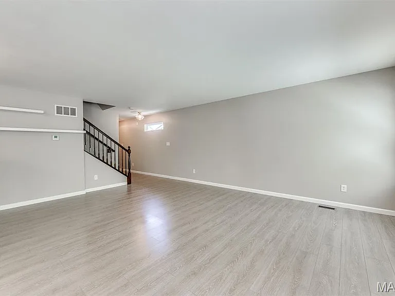 529 Parkgate Dr — Photo 4