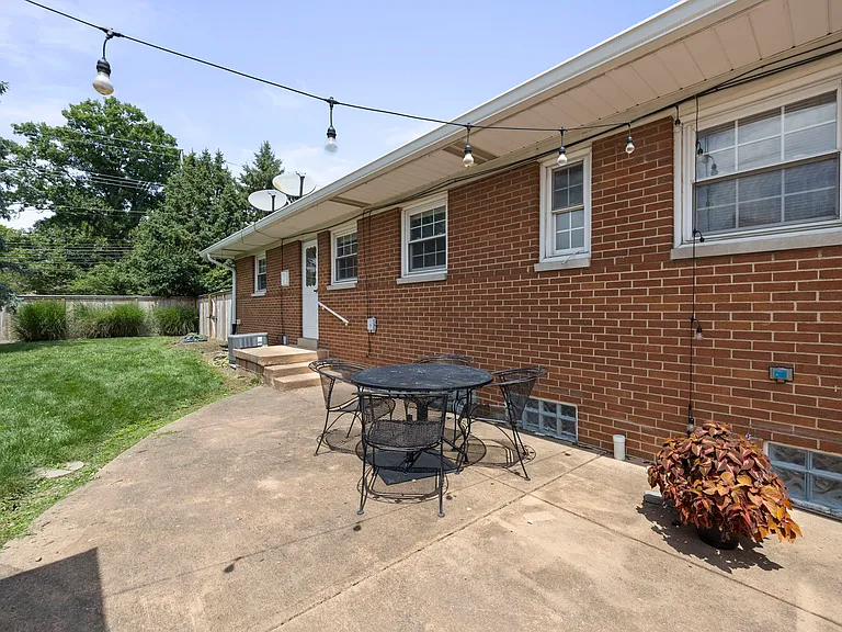1629 Arlington Ave — Photo 41