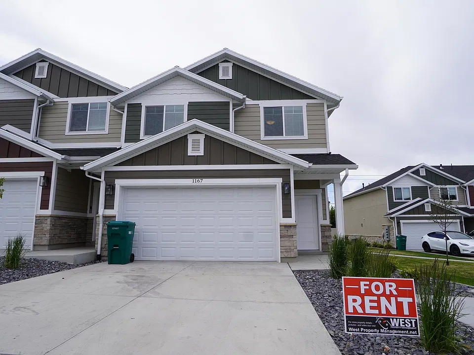 1167 W Canterbury Cir